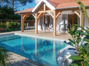  Villa de 3 chambres a Soulac sur Mer a 600 m de la plage avec piscine privee et jardin clos  Сулак-Сюр-Мэр